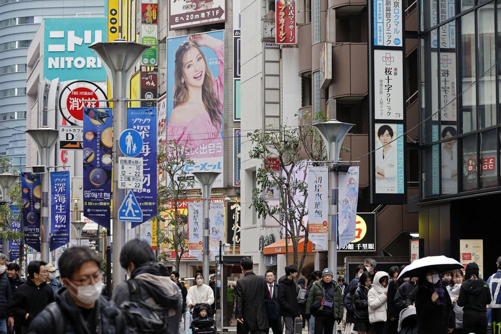日本告别负利率时代一周年 银行成赢家苦了消费者